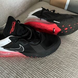 Nike Lebron XVIII Low Men's Basketball Shoe, size 11.5